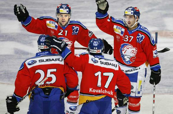 Drew Stafford (21) celebrates a Zurich goal with Patrice Bergeron (37), Ilya Kovelchuk (17) and Joni Pitkanen (25).